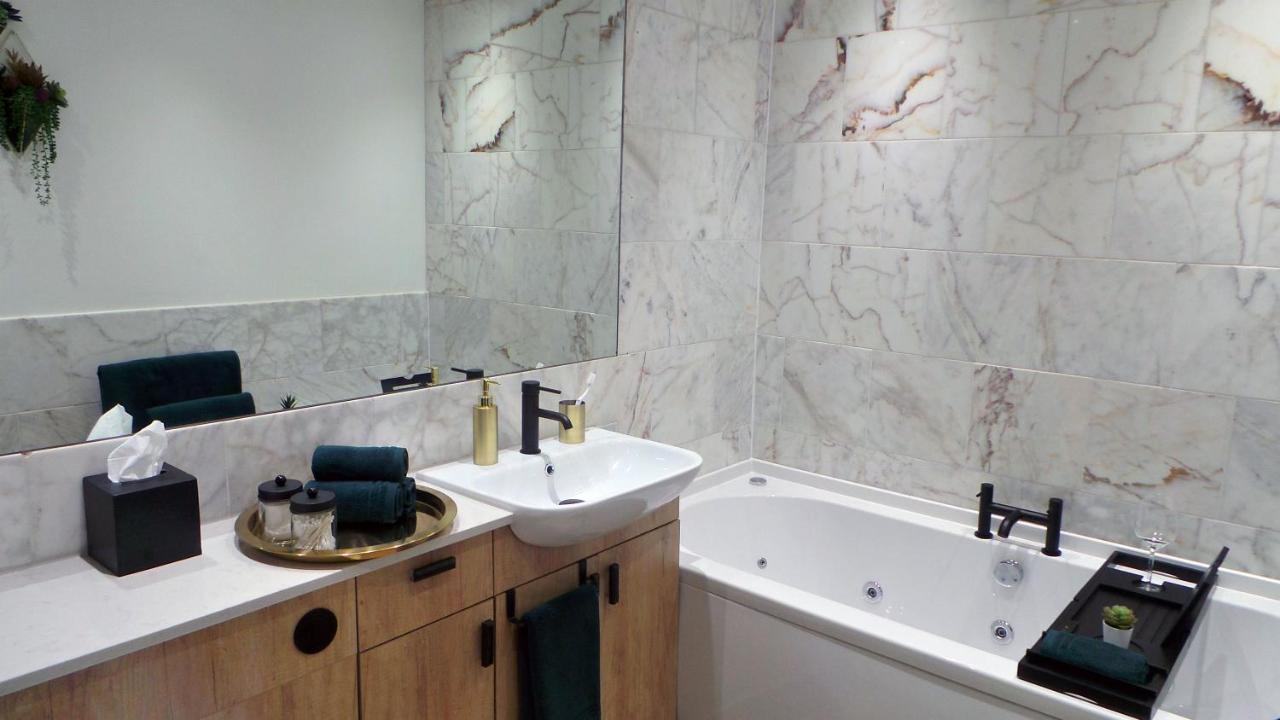 Luxury 1 Bedroom Duplex With Free Parking Apartamento