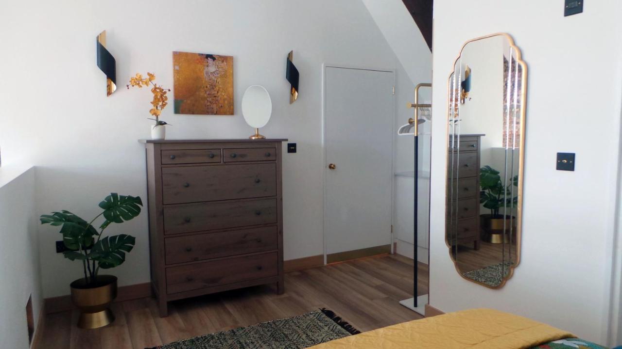 Luxury 1 Bedroom Duplex With Free Parking Apartamento *